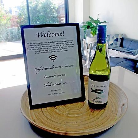 Modern 3 Bedroom Apt With Free Parking, Netflix, Wifi & Welcome Wine By Bnb Pro Melbourne Ngoại thất bức ảnh